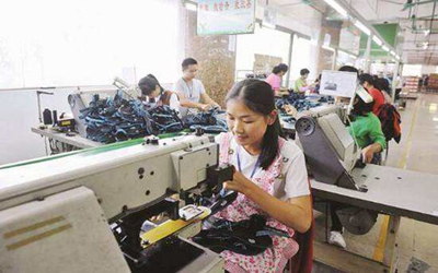 鼓勵(lì)貧困人口向城市流動,早日脫貧?